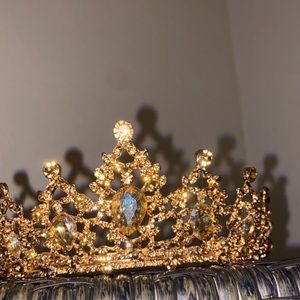 gold crown with rhinestones